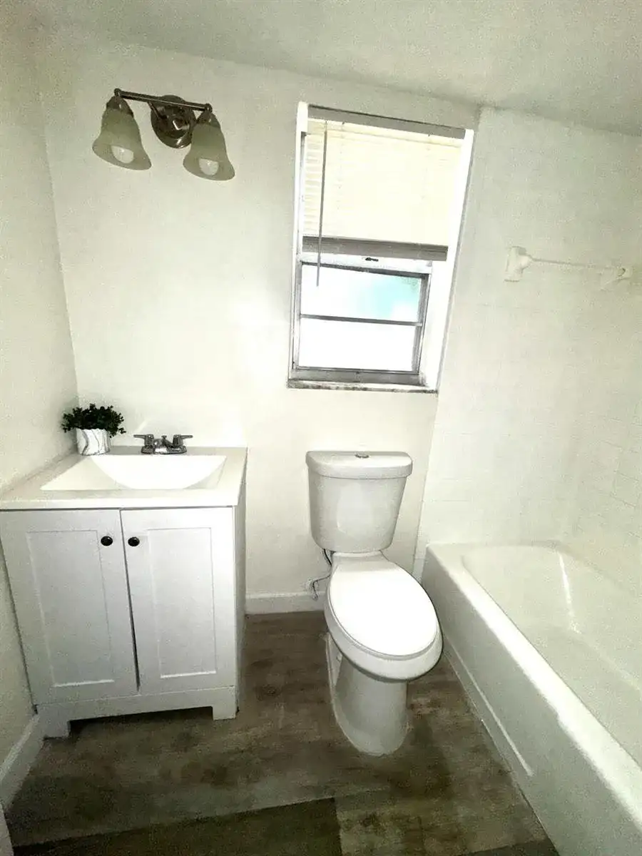 117 N E Street, FL 33460 photo 3