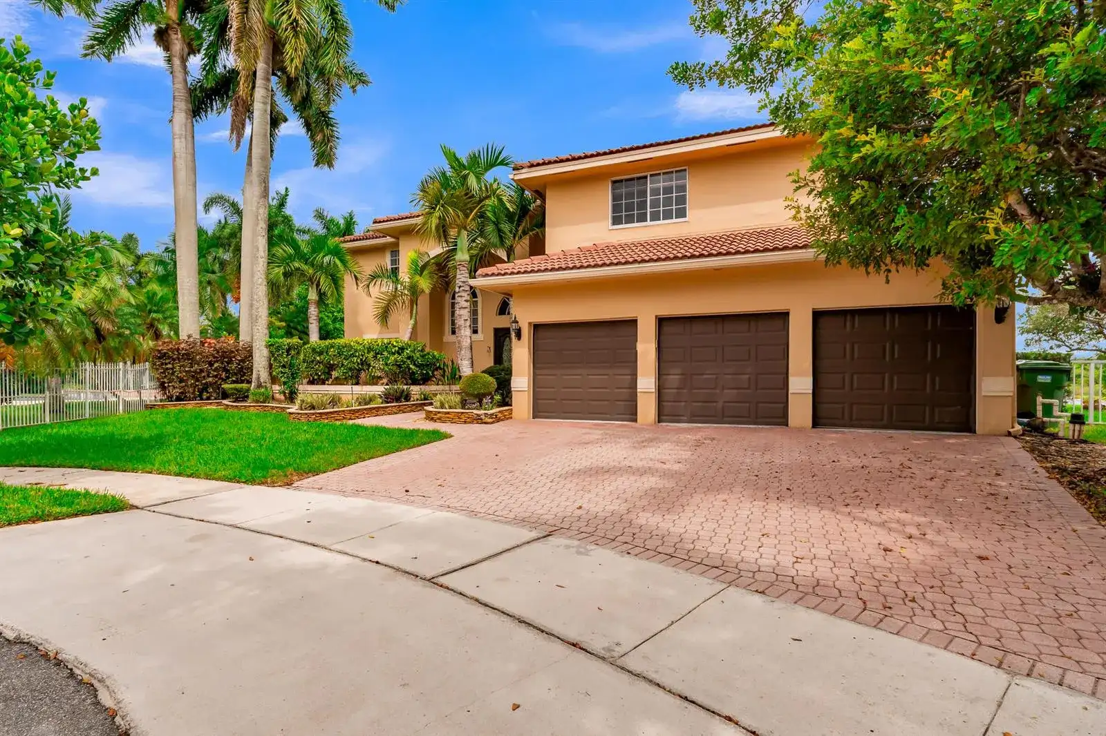 1333 SW 175th Way, Pembroke Pines FL 33029 photo 4