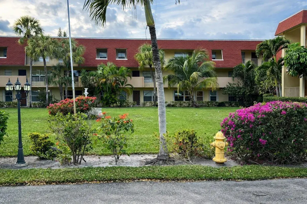3081 NW 47TH Terrace # 107, Lauderdale Lakes FL 33313