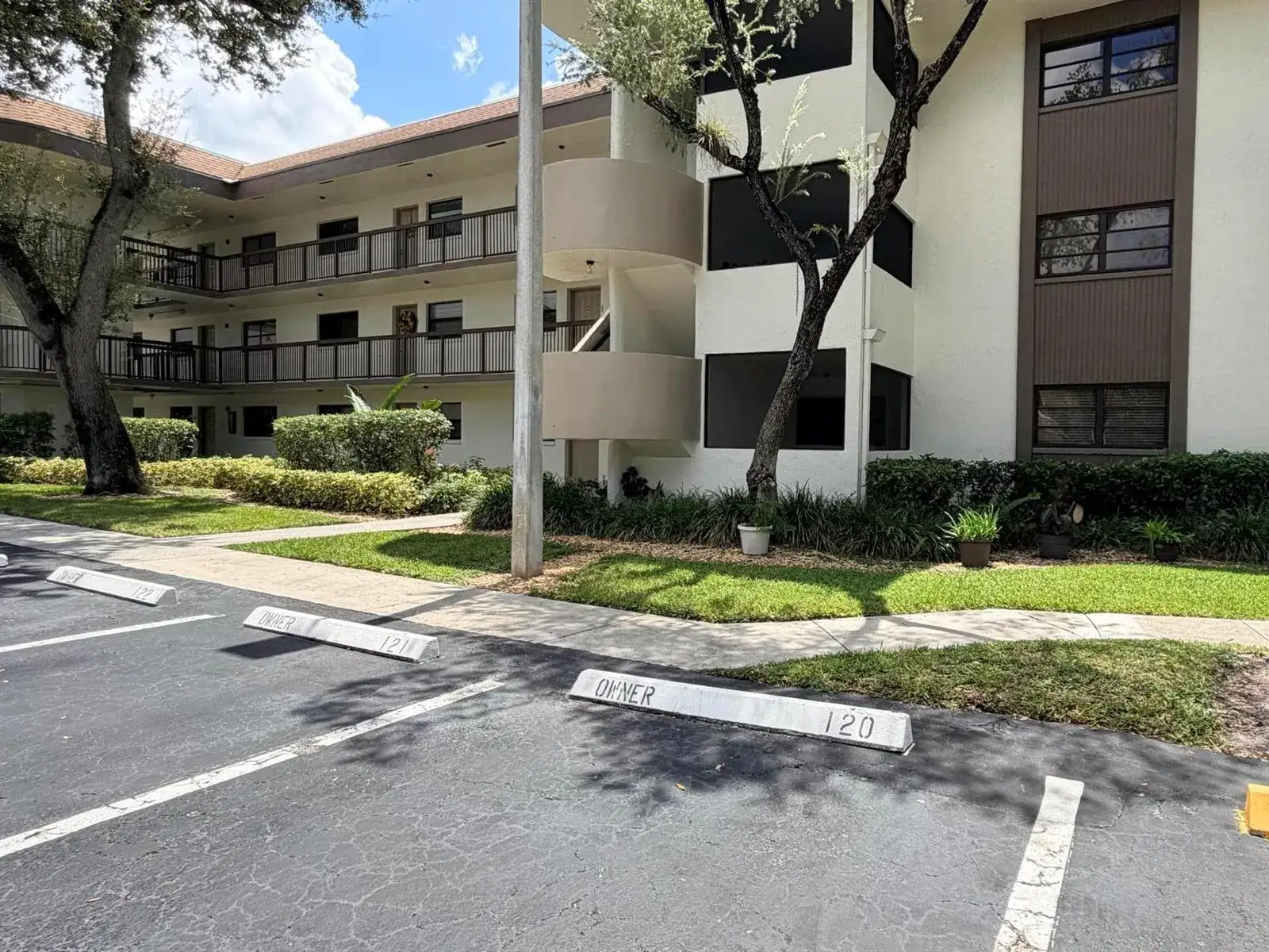7625 NW 79th Avenue Unit 107, Tamarac FL 33321 photo 2