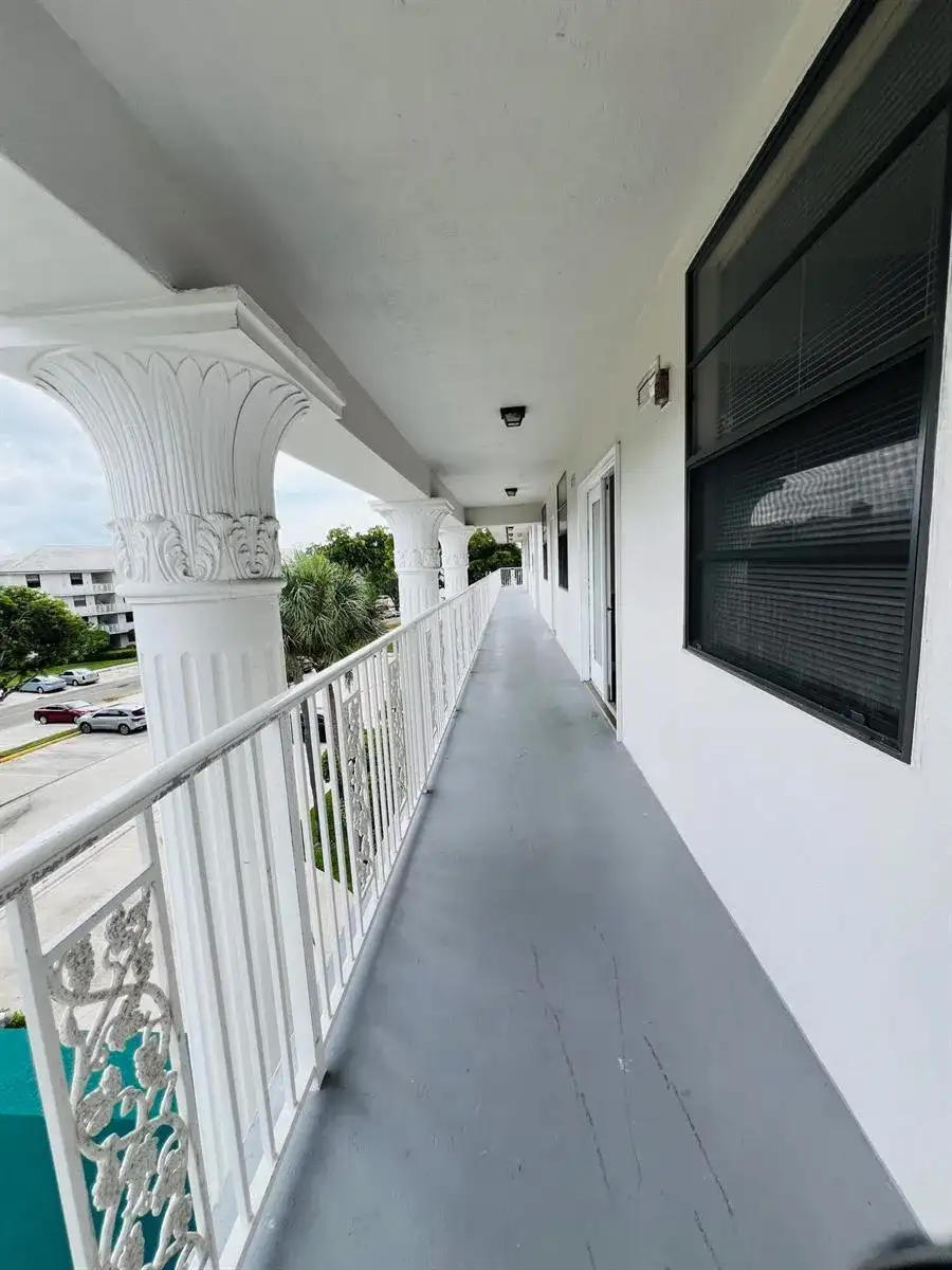 3635 WHITEHALL Drive # 404, West Palm Beach FL 33401 photo 4