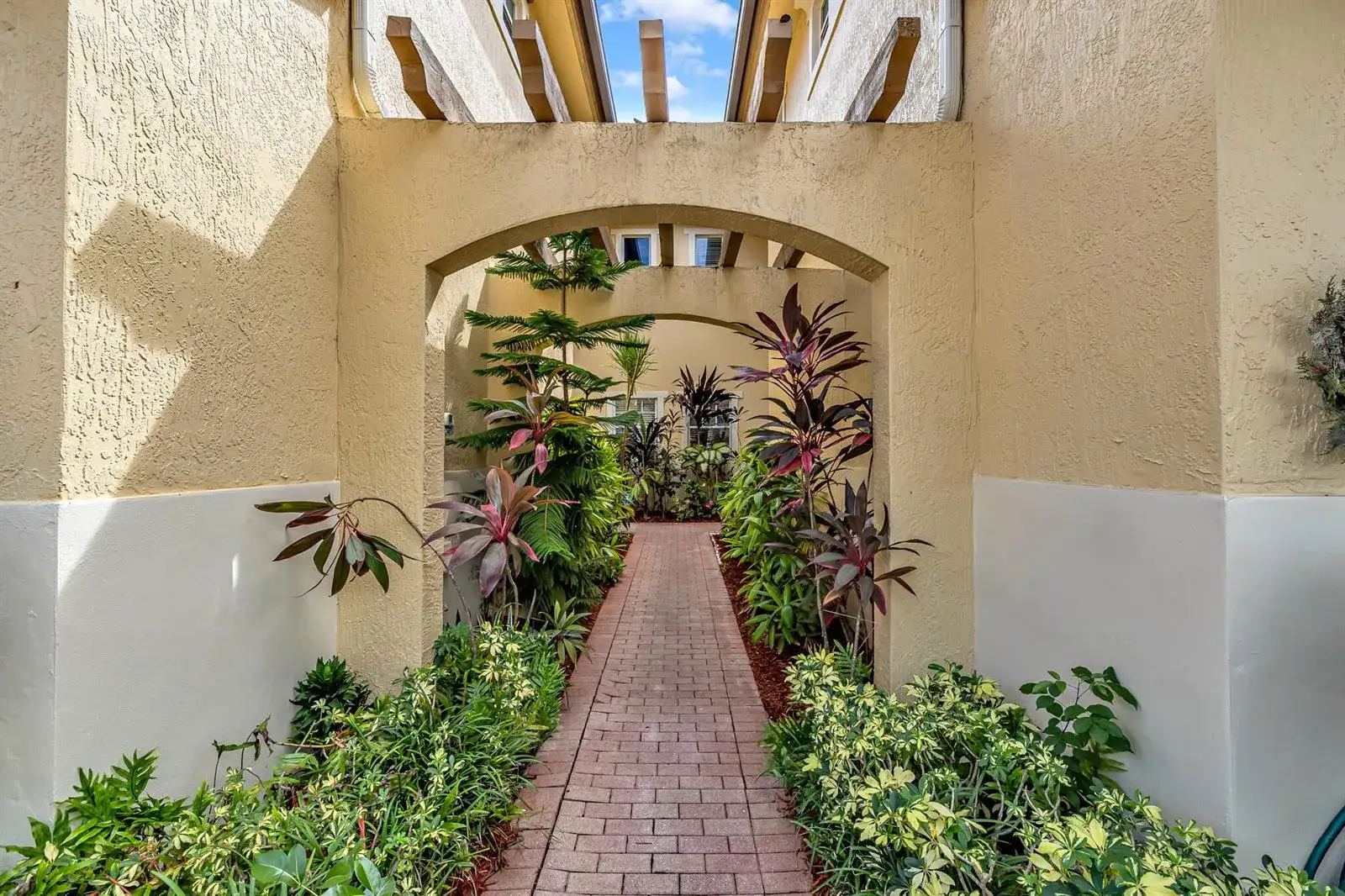 5725 NW 120th Avenue, Coral Springs FL 33076 photo 3