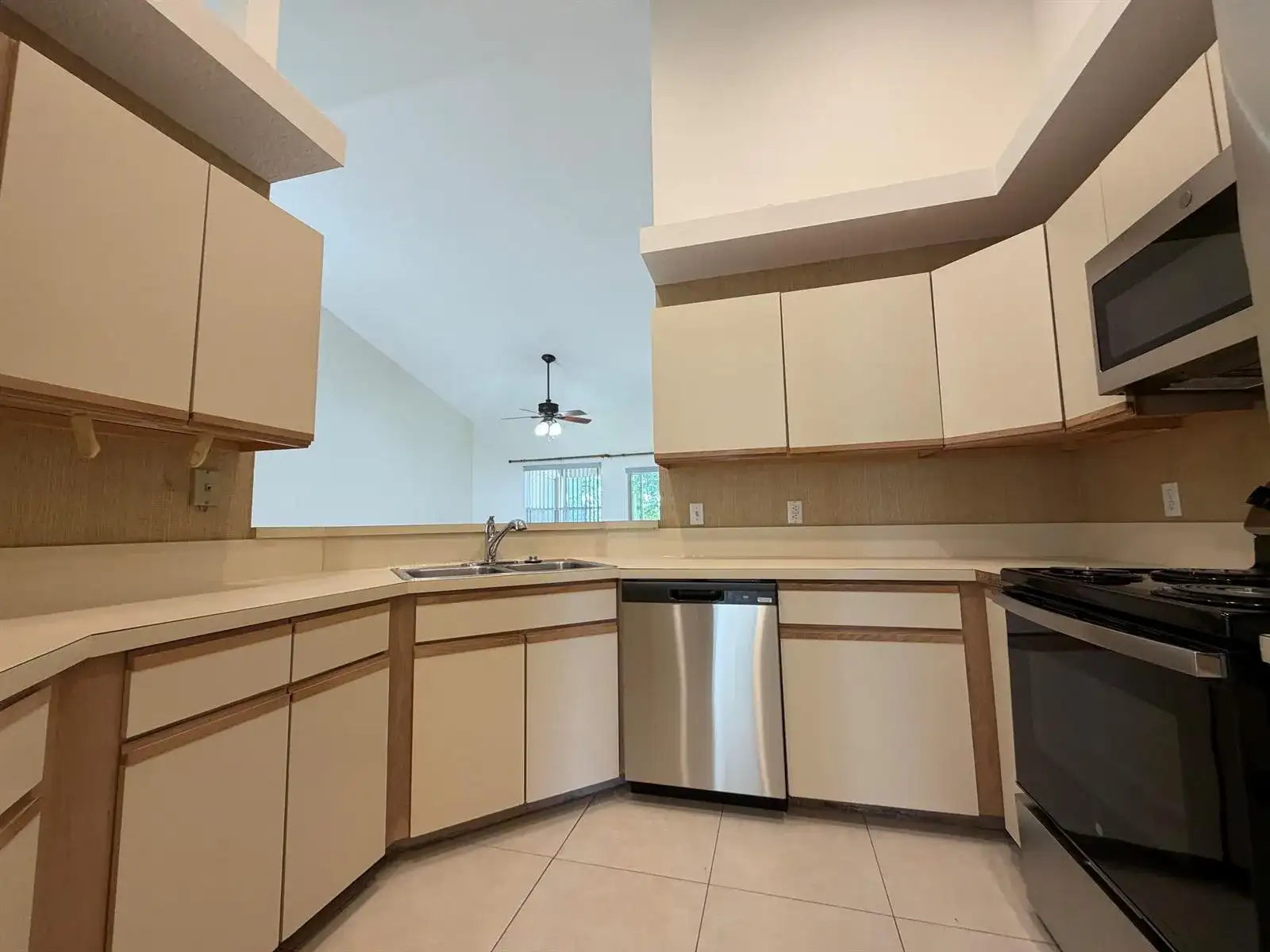302 Muirfield Court, Jupiter FL 33458 photo 4