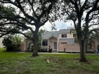 1927 Players Place, North Lauderdale FL 33068 photo 2