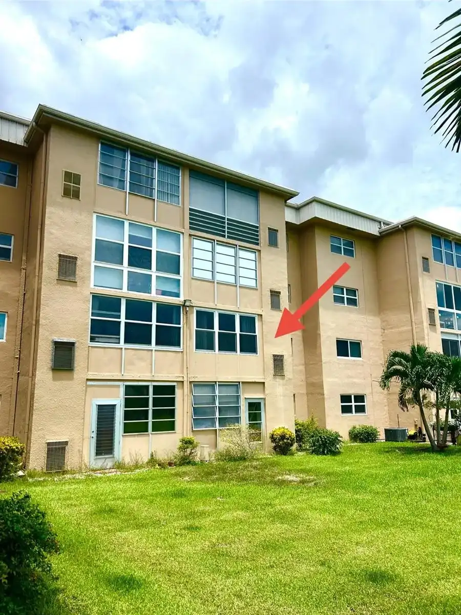 2600 NE 1st Lane Apt 205, Boynton Beach FL 33435
