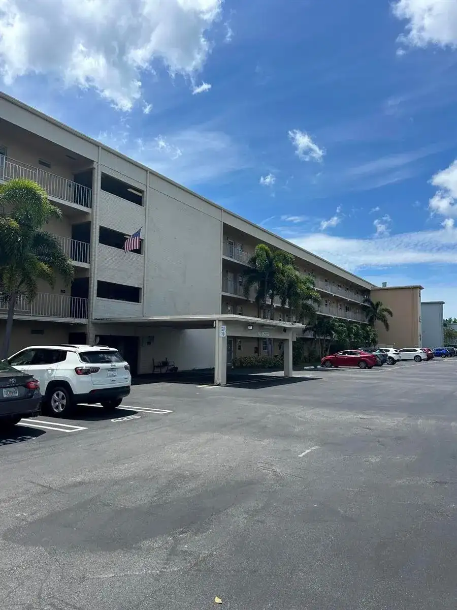 2600 NE 1st Lane Apt 205, Boynton Beach FL 33435 photo 2