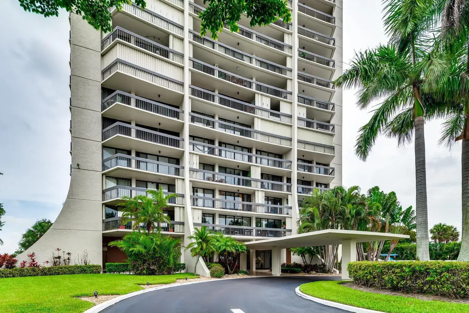 2000 PRESIDENTIAL Way # 603, West Palm Beach FL 33401