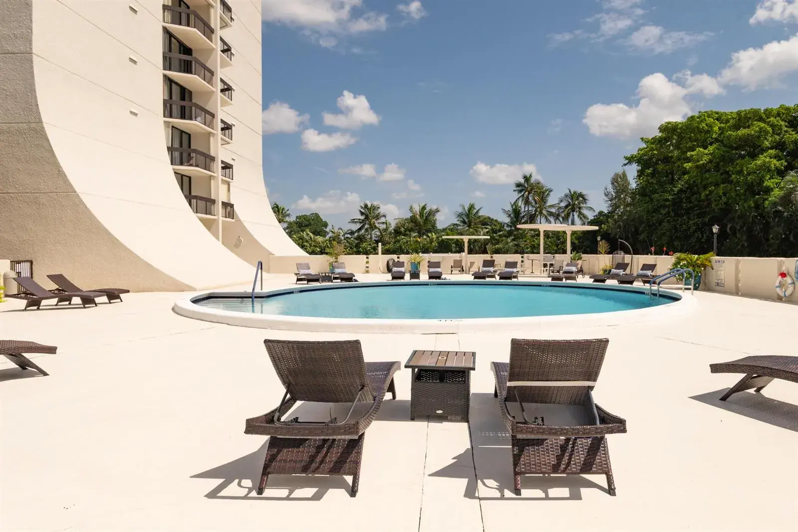 2000 PRESIDENTIAL Way # 603, West Palm Beach FL 33401
