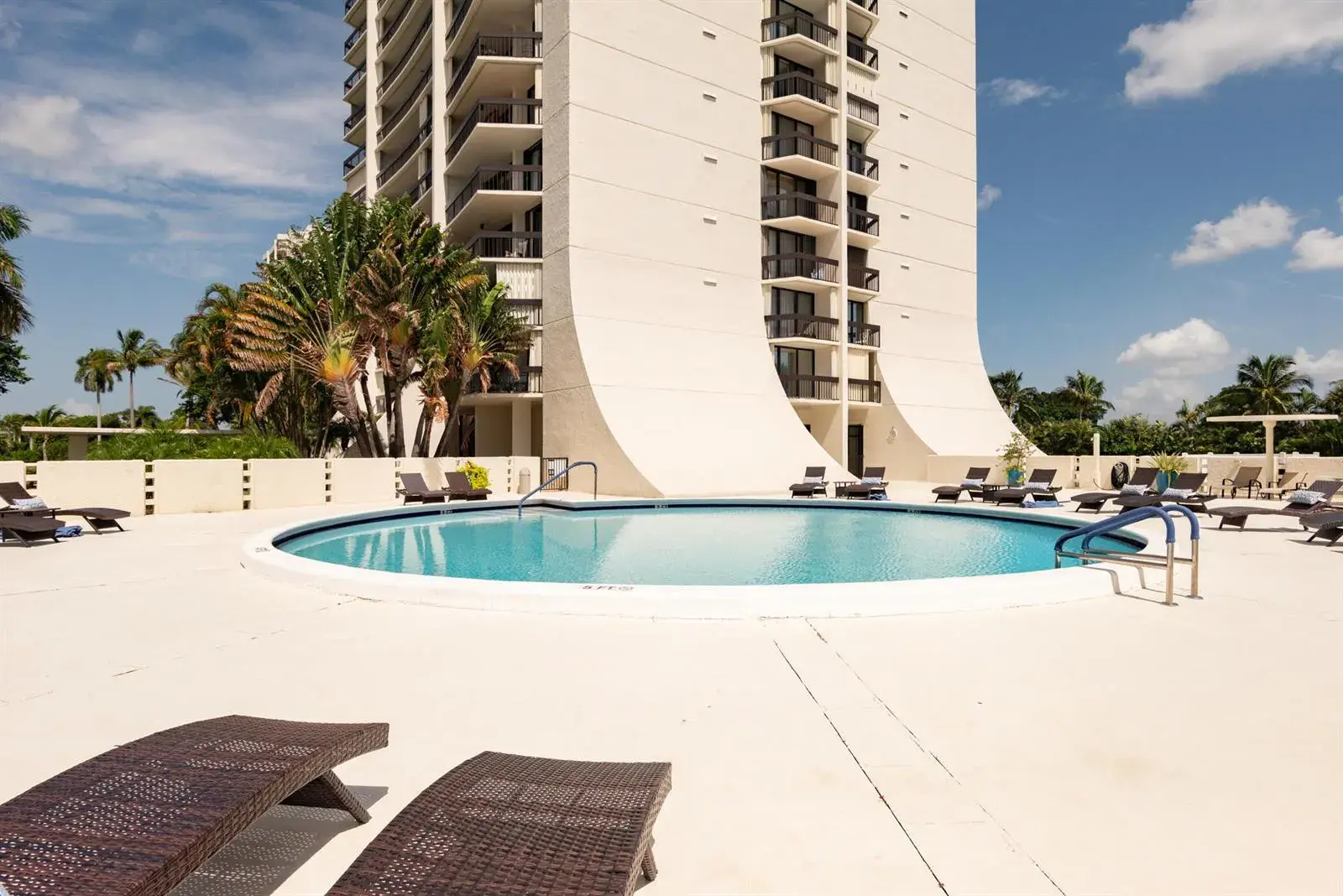 2000 PRESIDENTIAL Way # 603, West Palm Beach FL 33401