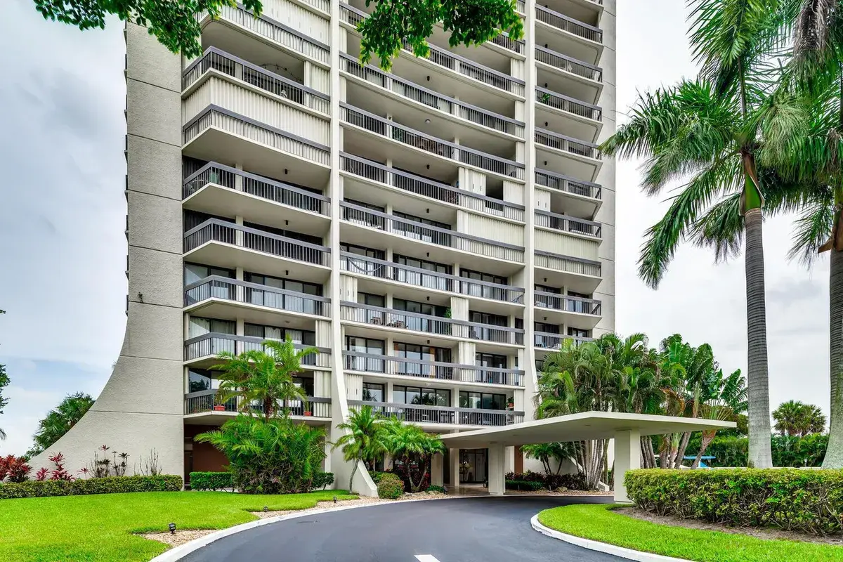 2000 PRESIDENTIAL Way # 603, West Palm Beach FL 33401