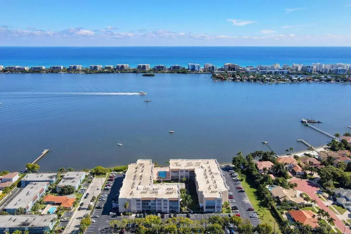 1502 S Lakeside Drive # 401, FL 33460