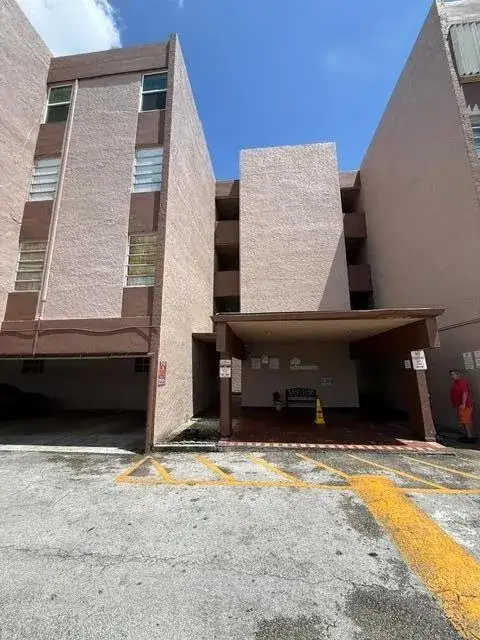 1900 W 68th Street # D101, Hialeah FL 33014