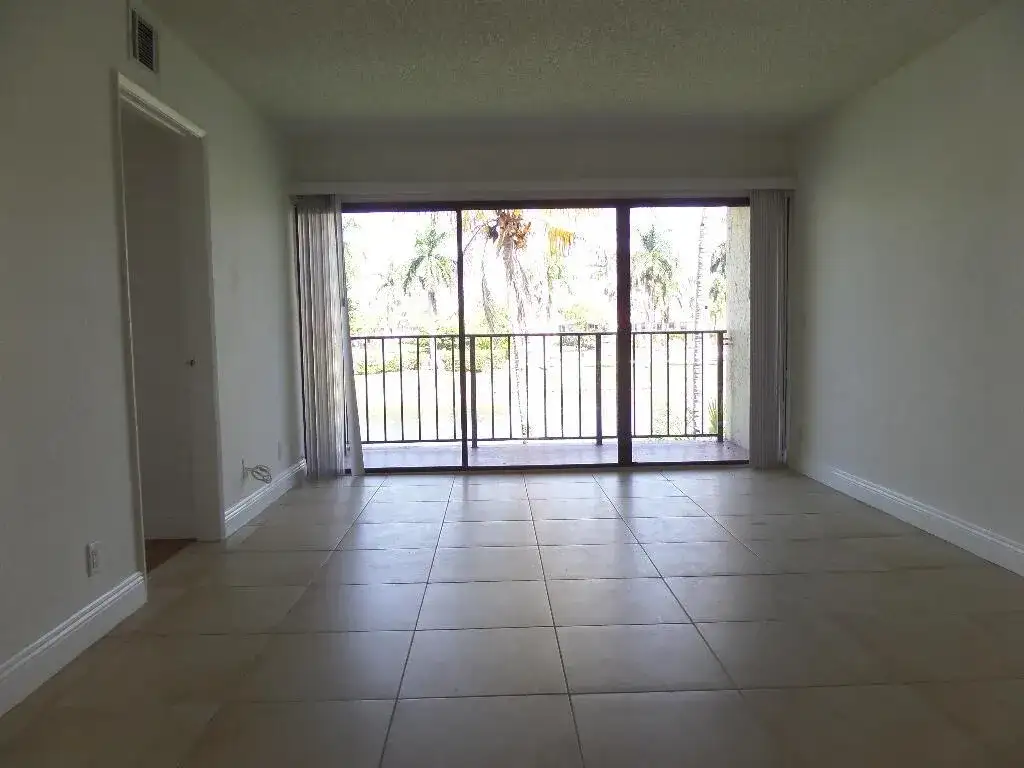 1523 LAKE CRYSTAL Drive # F, West Palm Beach FL 33411 photo 3