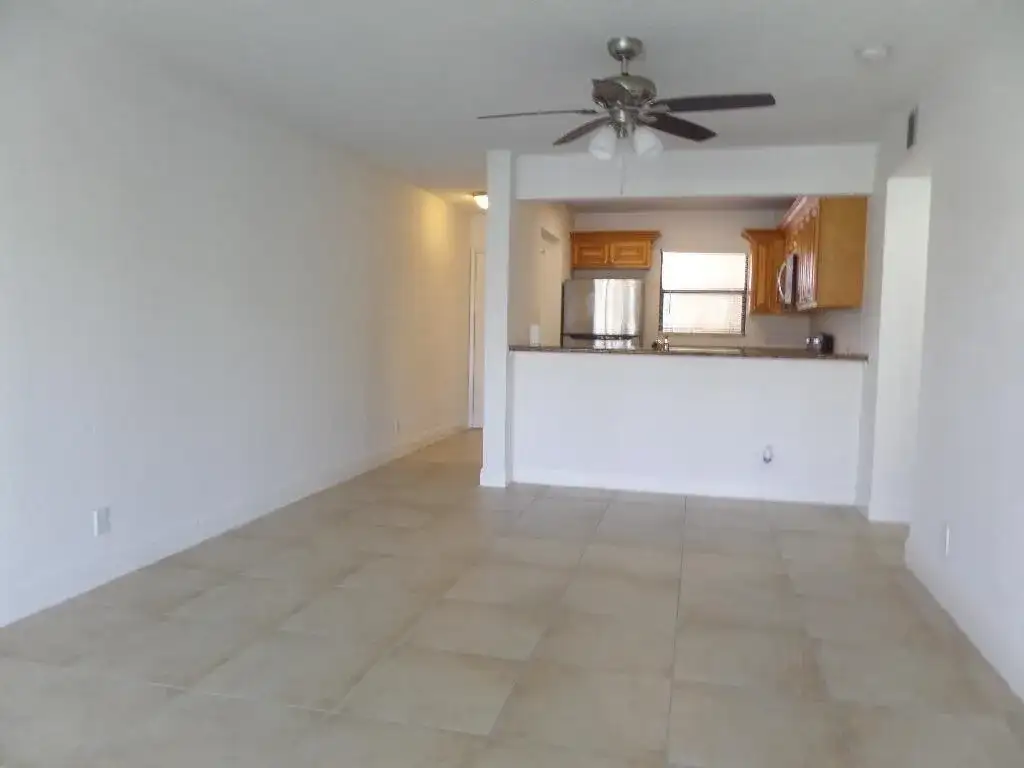1523 LAKE CRYSTAL Drive # F, West Palm Beach FL 33411 photo 4