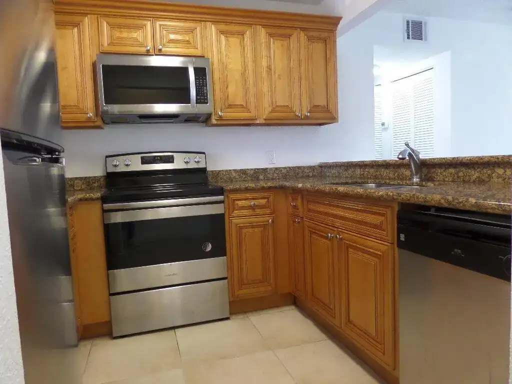 1523 LAKE CRYSTAL Drive # F, West Palm Beach FL 33411 photo 5