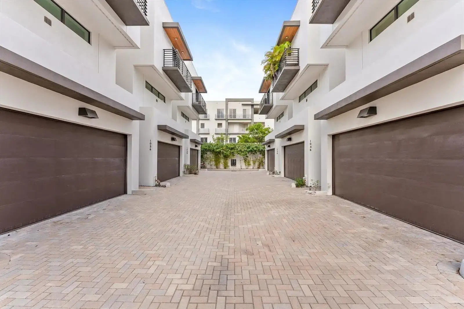 1048 N Victoria Park Road, Fort Lauderdale FL 33304 photo 2