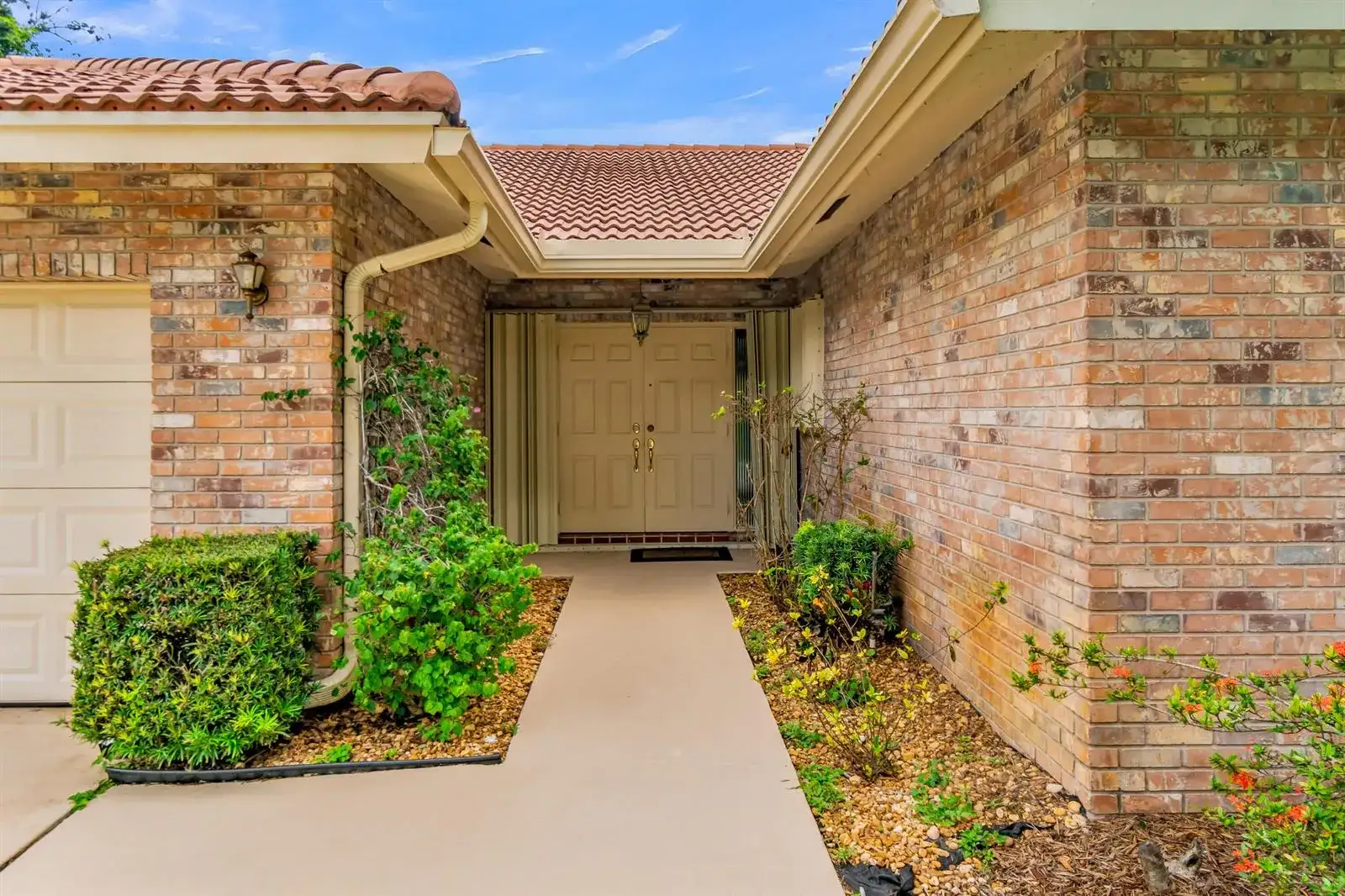 3839 NW 72nd Drive, Coral Springs FL 33065 photo 2