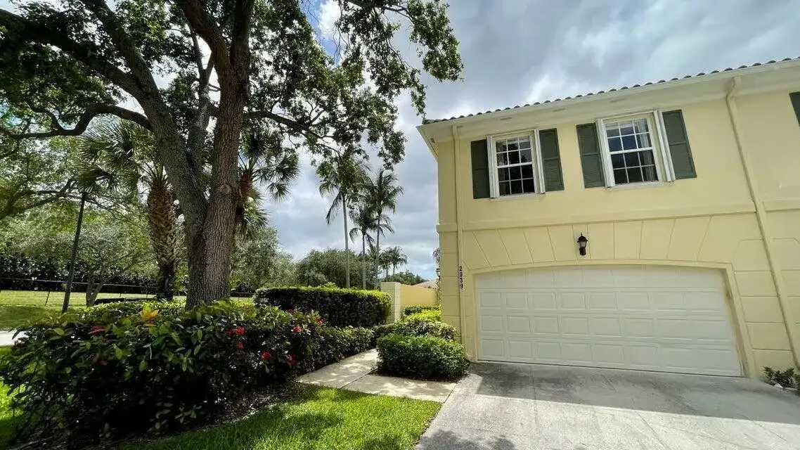 2039 TARPON LAKE Way, West Palm Beach FL 33411