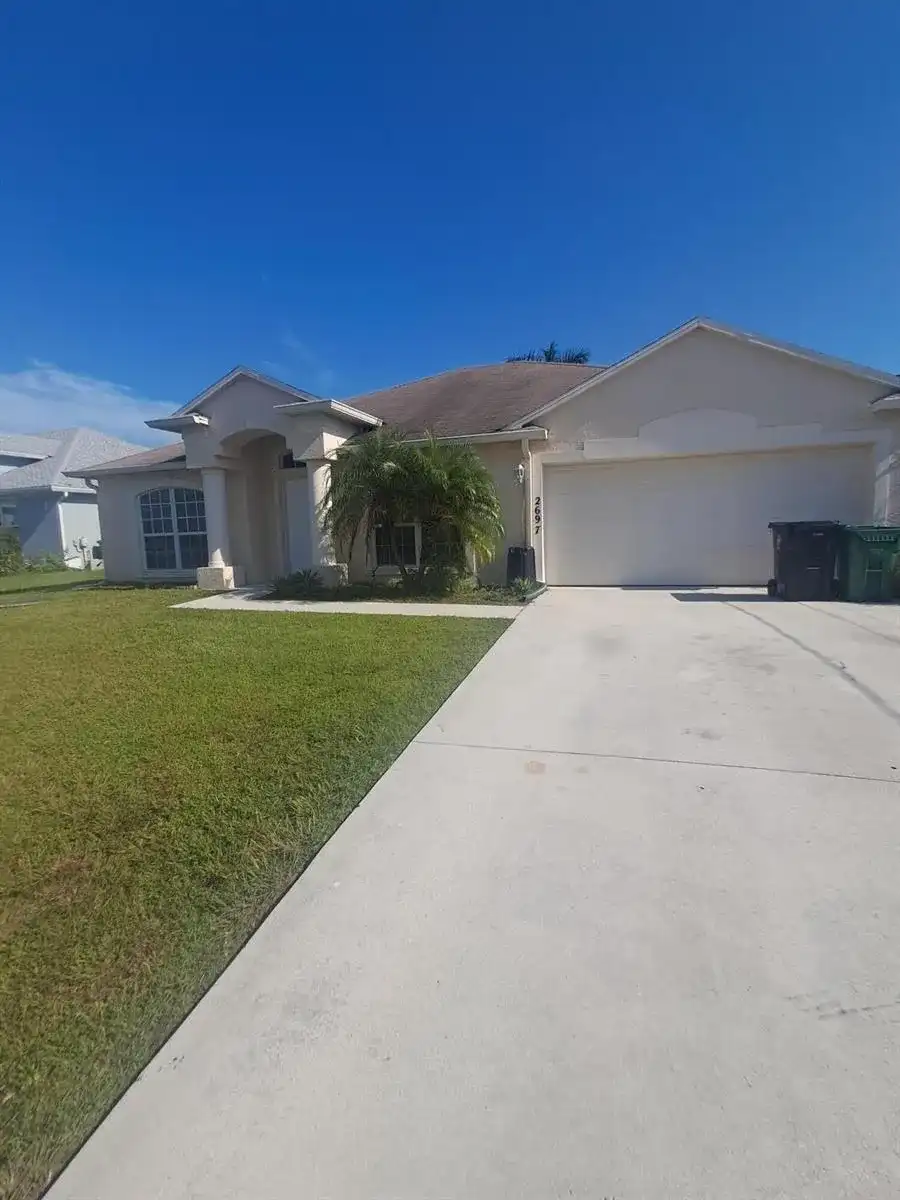 2697 SW Altamira Avenue, Port St. Lucie FL 34987