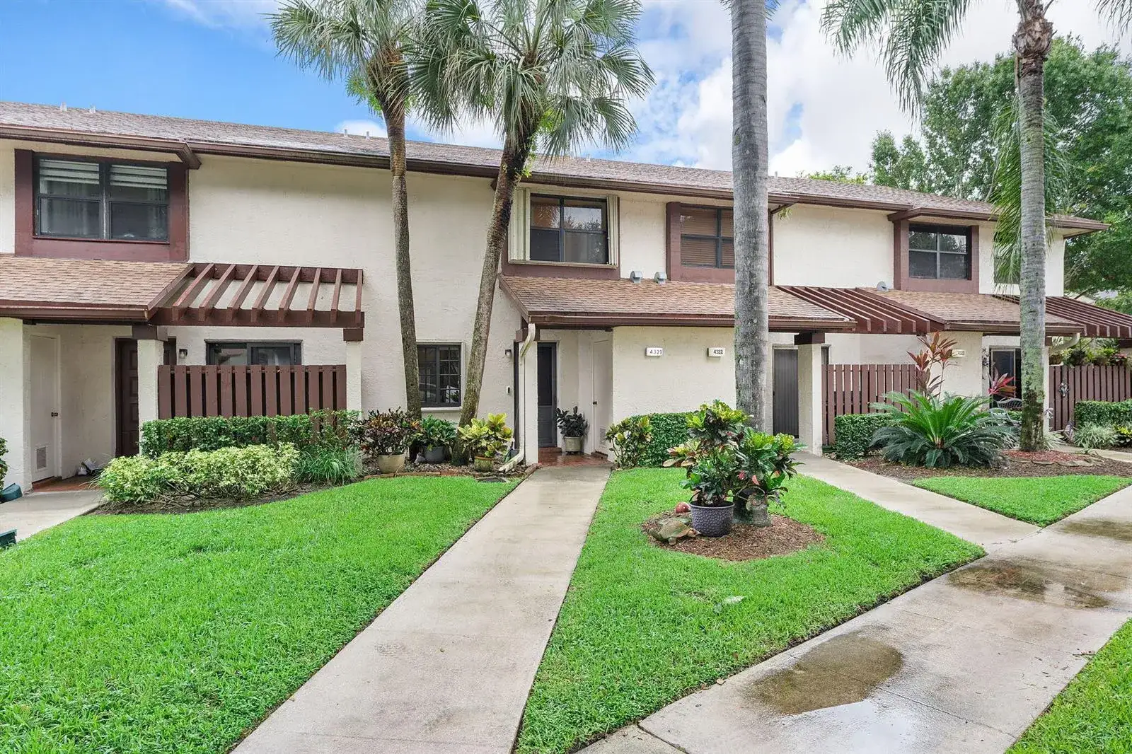 4321 CARAMBOLA Circle N # F, Coconut Creek FL 33066