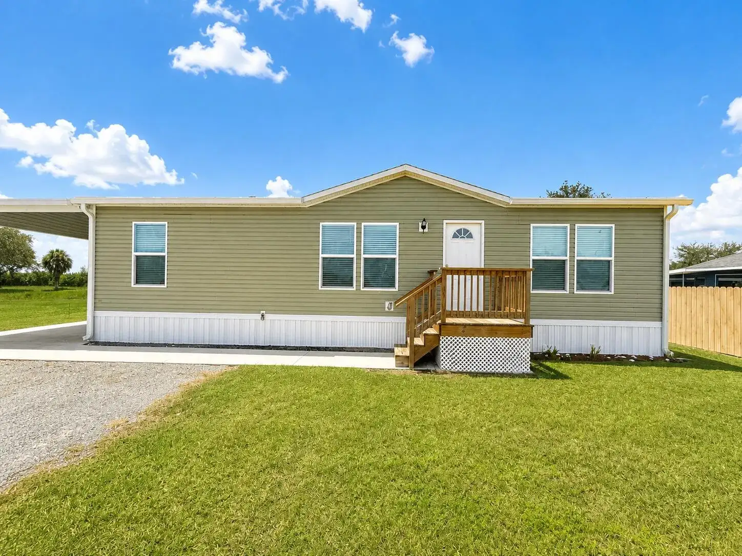 1121 ORANGE Loop, Okeechobee FL 34974