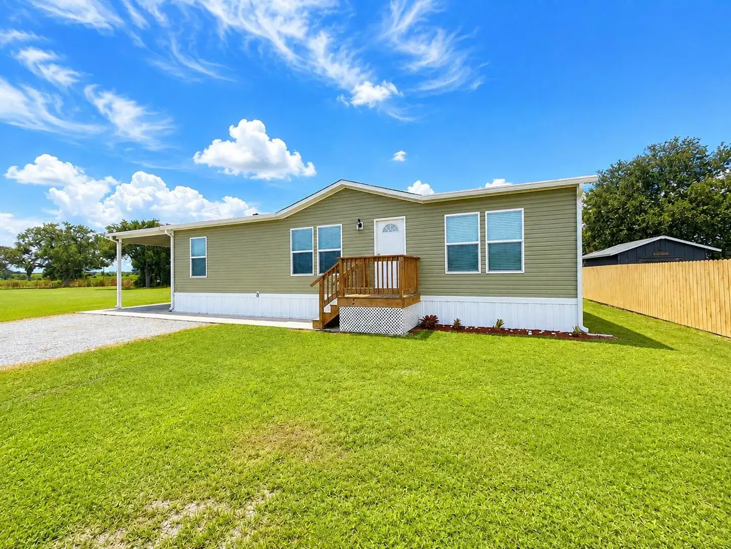 1121 ORANGE Loop, Okeechobee FL 34974 photo 2
