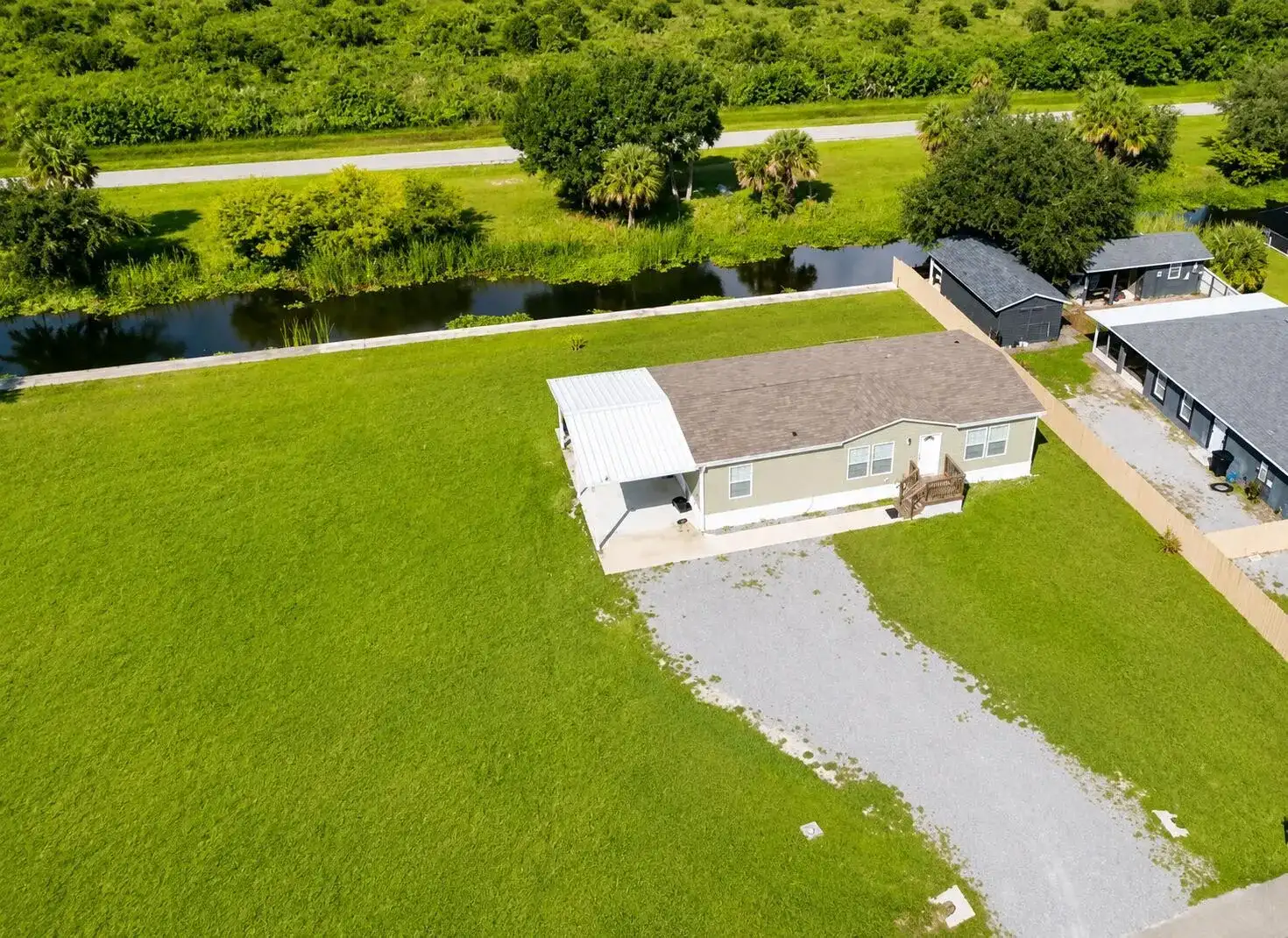 1121 ORANGE Loop, Okeechobee FL 34974 photo 5