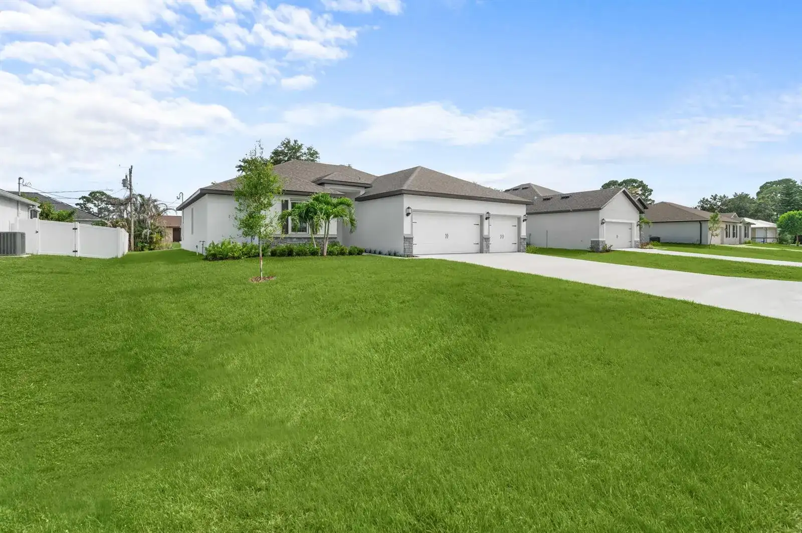 8046 99TH Court, Vero Beach FL 32967 photo 2