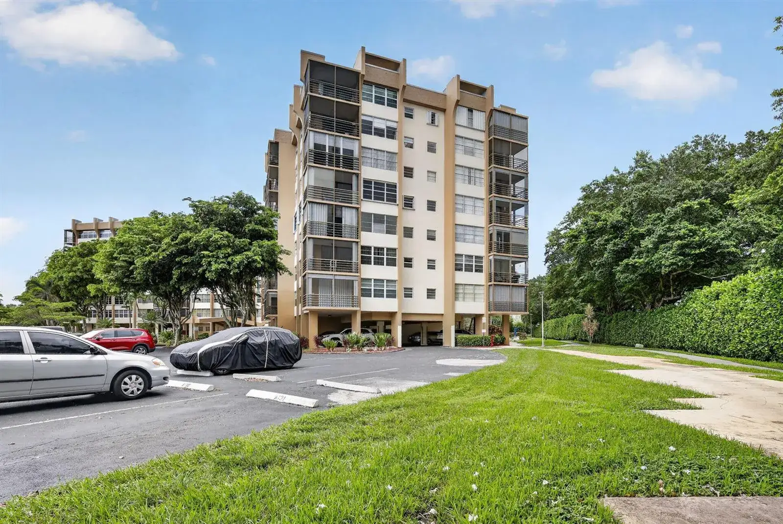 1400 Saint Charles Place # 313, Pembroke Pines FL 33026