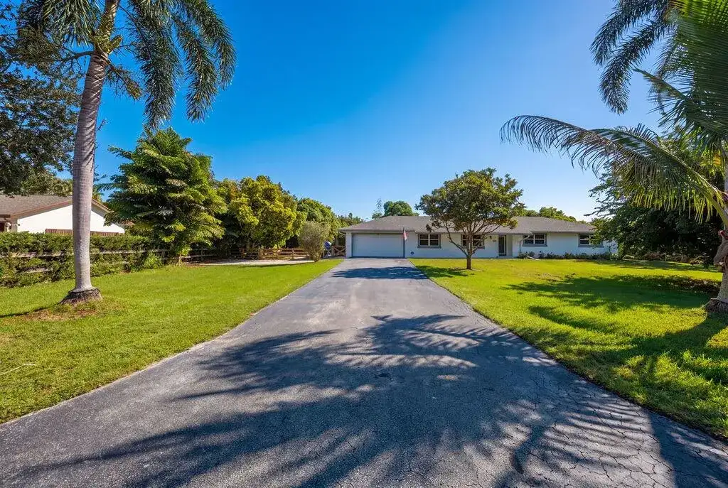 4910 SW 205TH Avenue, Southwest Ranches FL 33332 photo 3