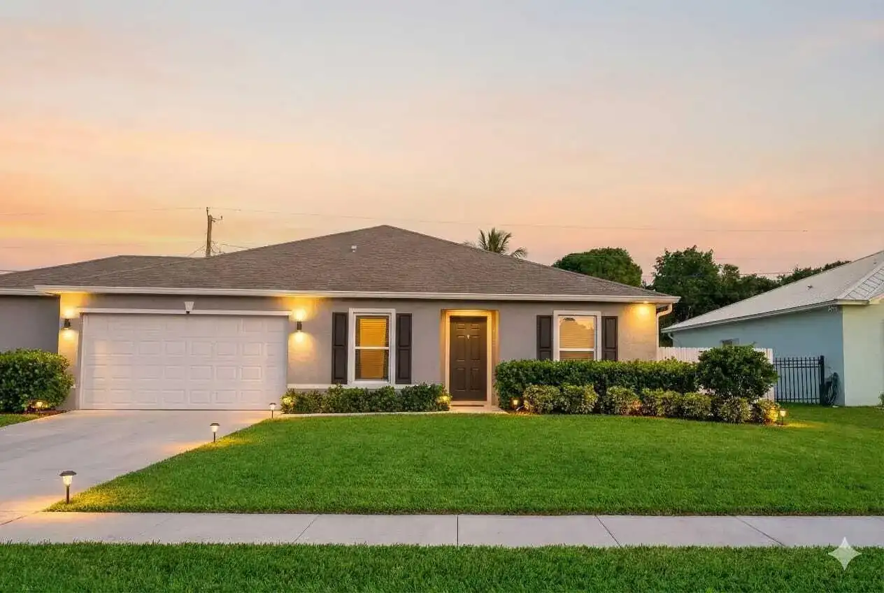 2507 SE CHARLESTON Drive, Port St. Lucie FL 34952