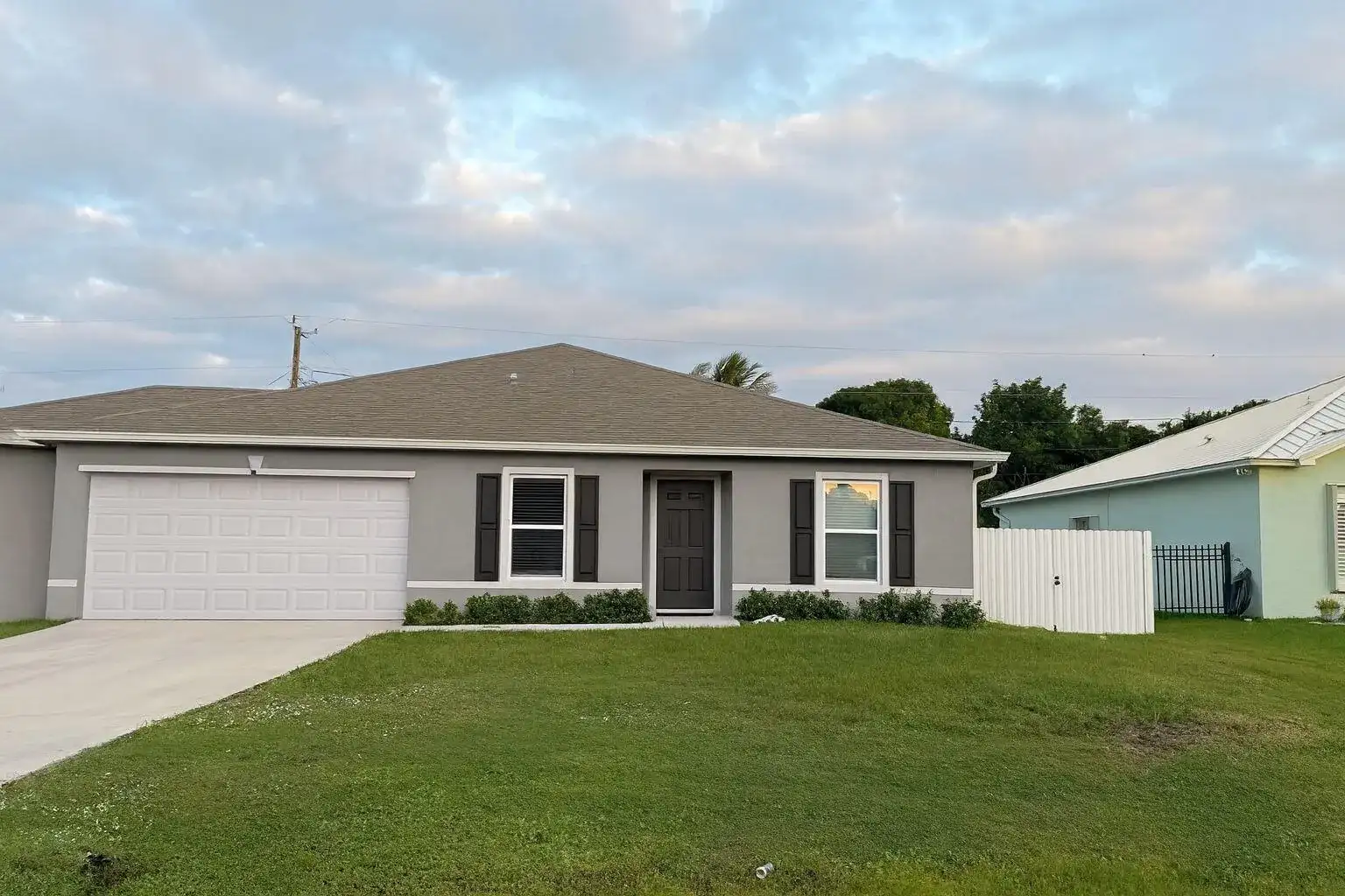 2507 SE CHARLESTON Drive, Port St. Lucie FL 34952 photo 2