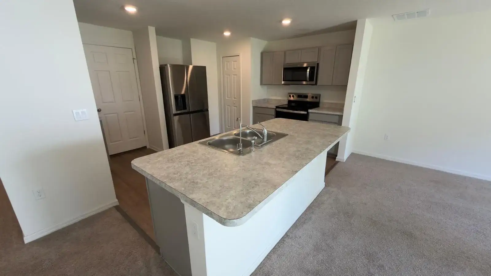 2507 SE CHARLESTON Drive, Port St. Lucie FL 34952 photo 4