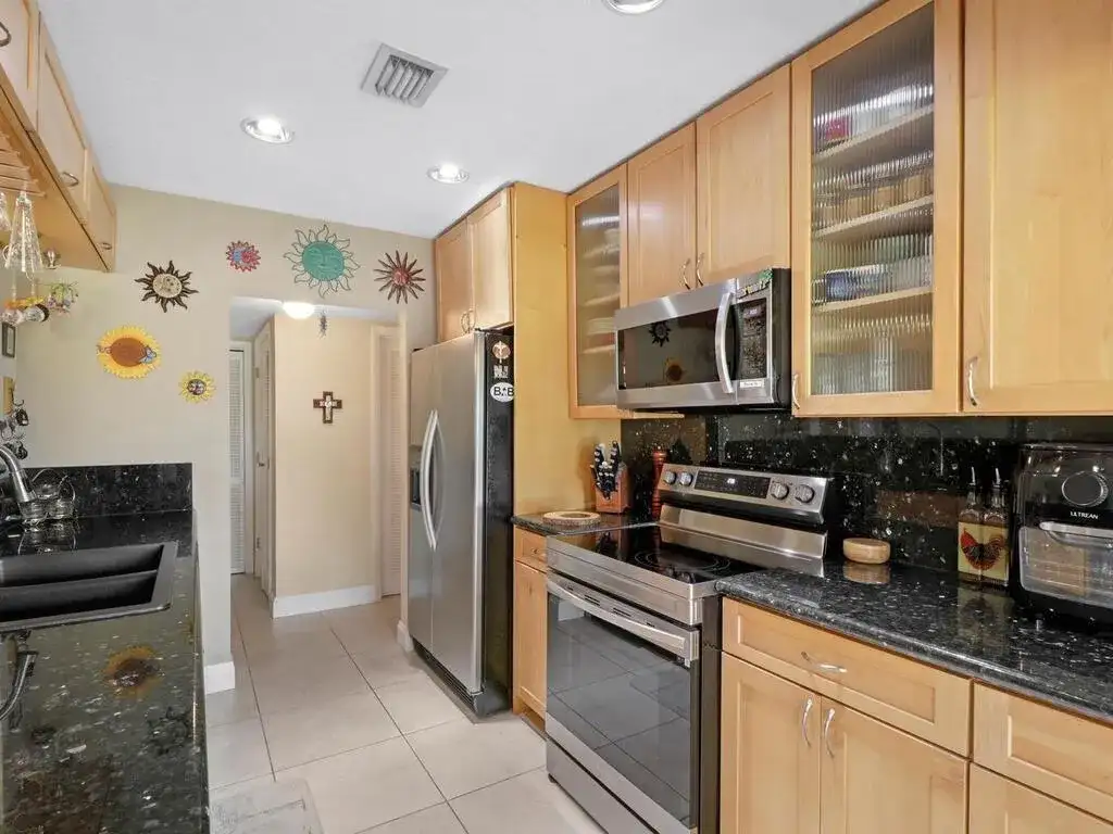 5107 BAYBERRY Lane, Tamarac FL 33319 photo 2