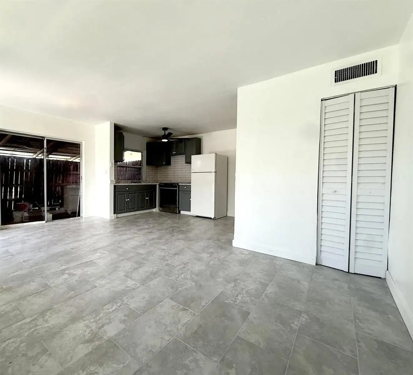3100 NW 4th Avenue Apt 3, Pompano Beach FL 33064 photo 2