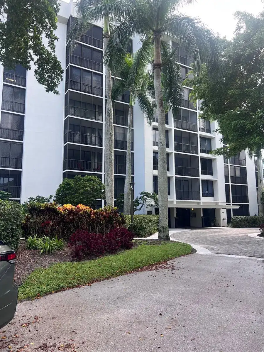 6805 Willow Wood Drive, Boca Raton FL 33434