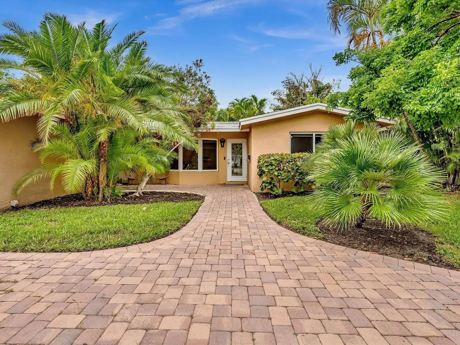 905 SE 13TH Court, Deerfield Beach FL 33441 photo 3