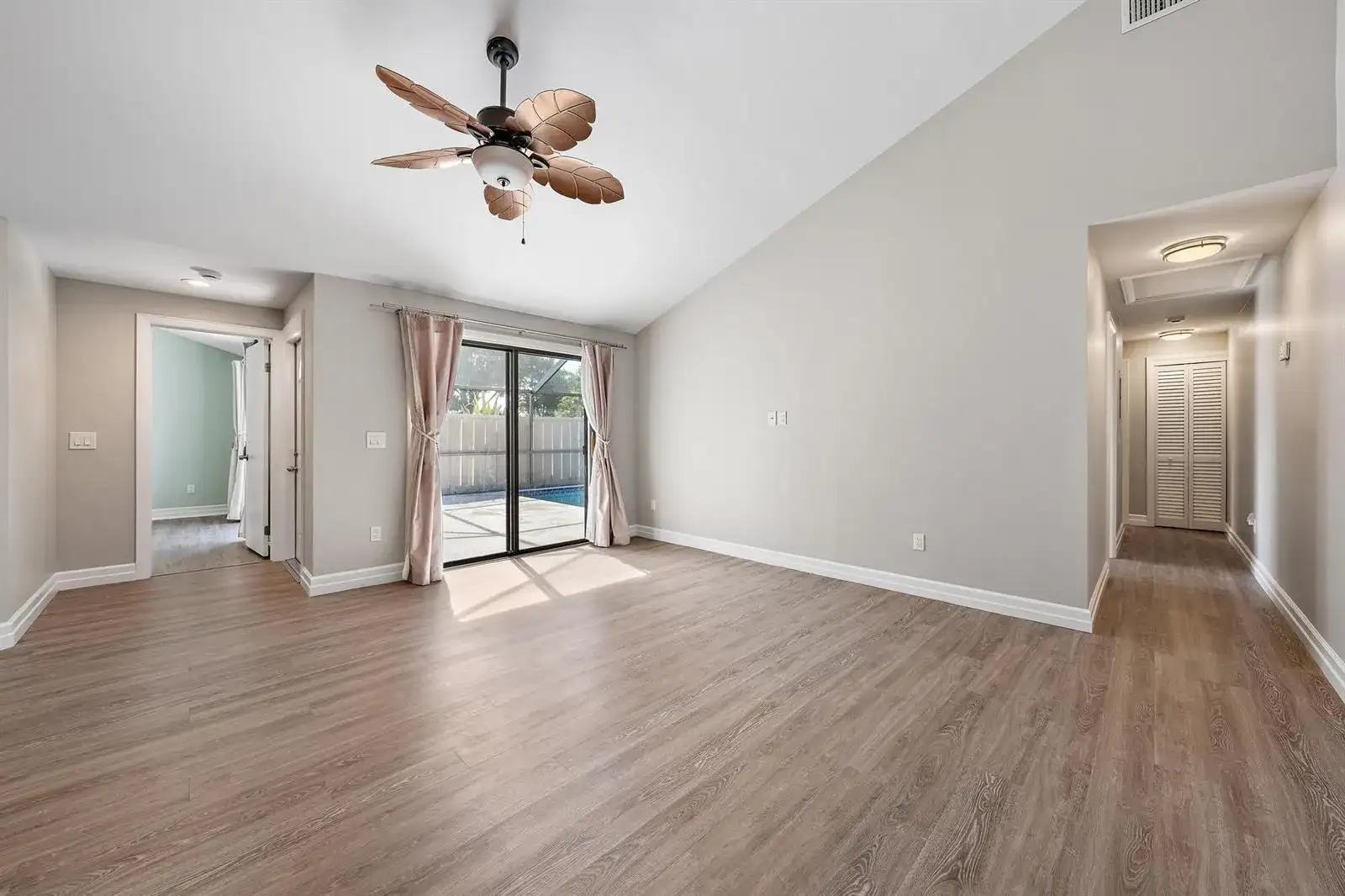 5896 GOLDEN EAGLE Circle, Palm Beach Gardens FL 33418 photo 2