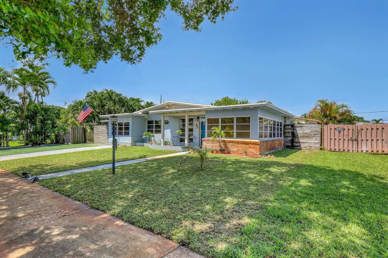 937 W DUVAL Street, Lantana FL 33462