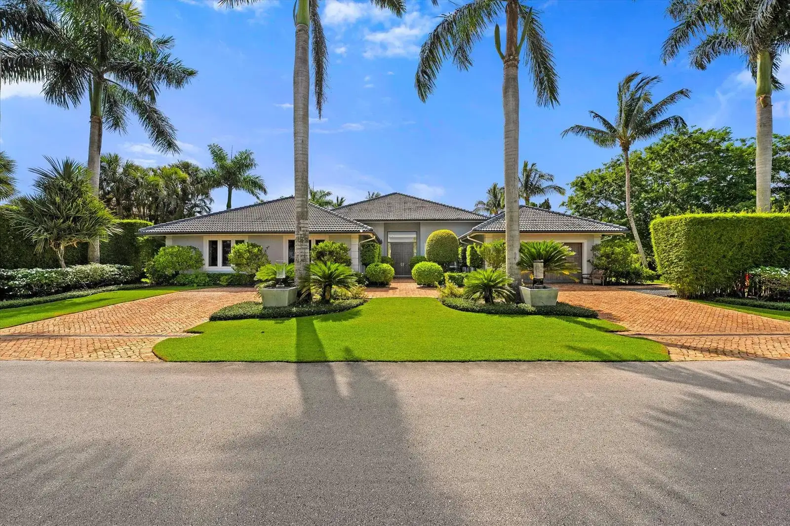2440 Golf Brook Drive, Wellington FL 33414 photo 2