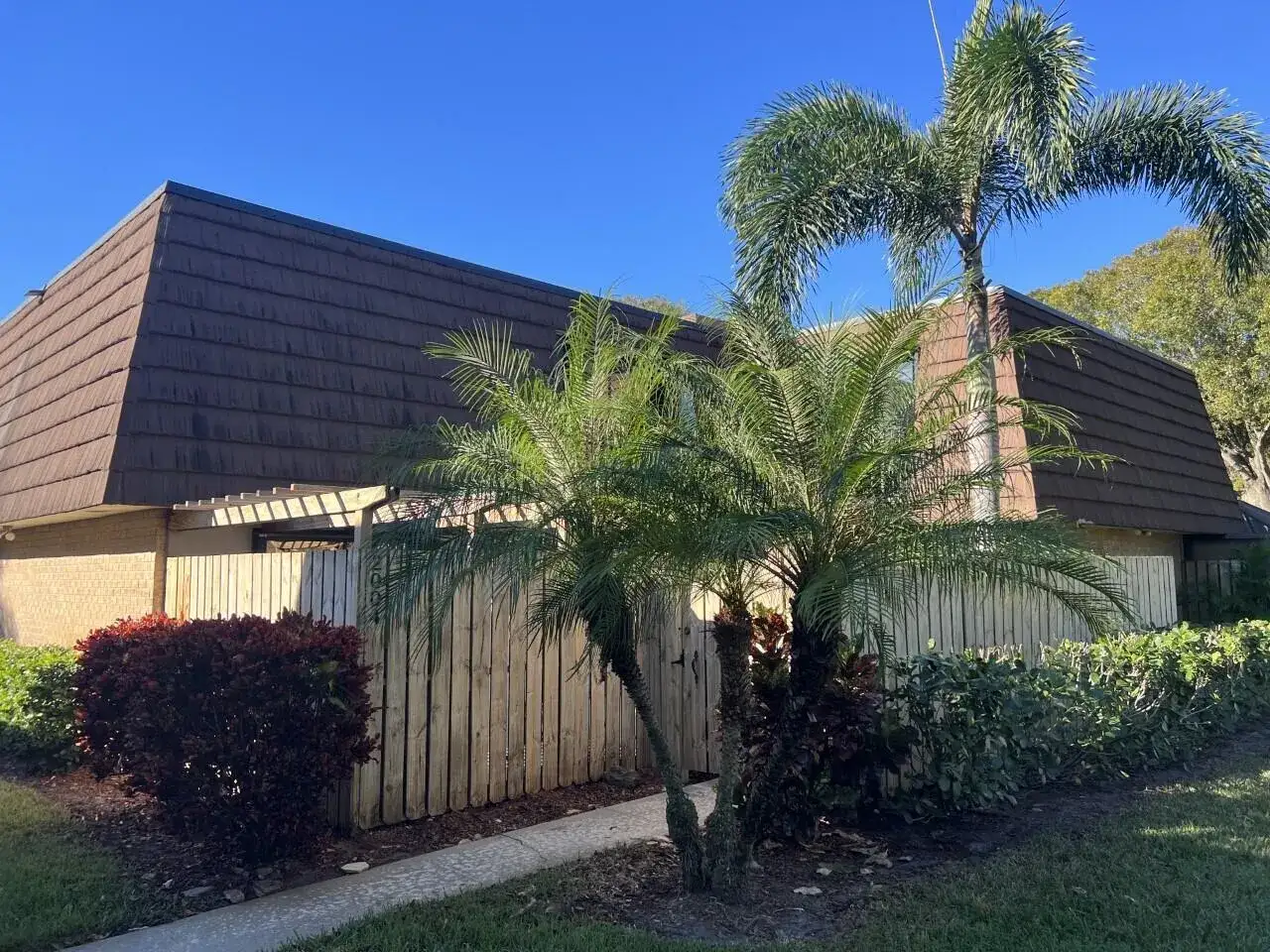 2004 20th Lane, Palm Beach Gardens FL 33418 photo 2