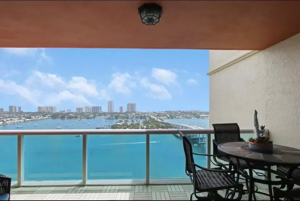 2640 LAKE SHORE Drive # 2311, Riviera Beach FL 33404
