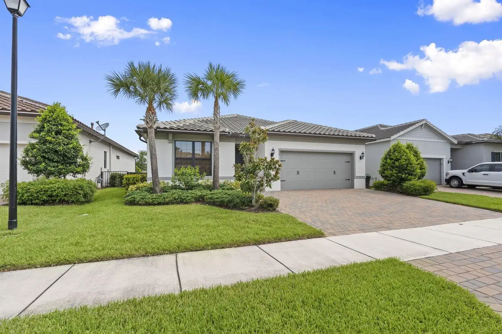 535 SE VILLANDRY Way, Port St. Lucie FL 34984 photo 2