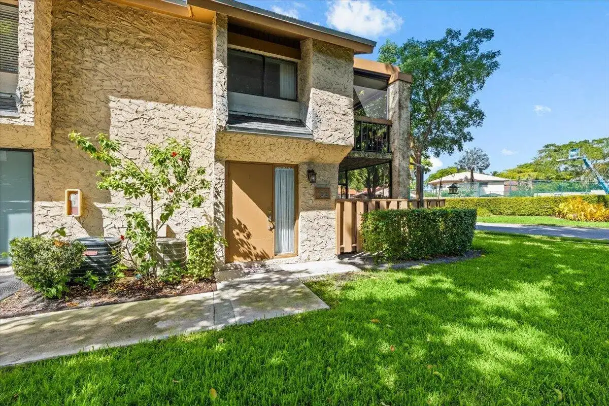 130 WIMBLEDON LAKE Drive, Plantation FL 33324 photo 3