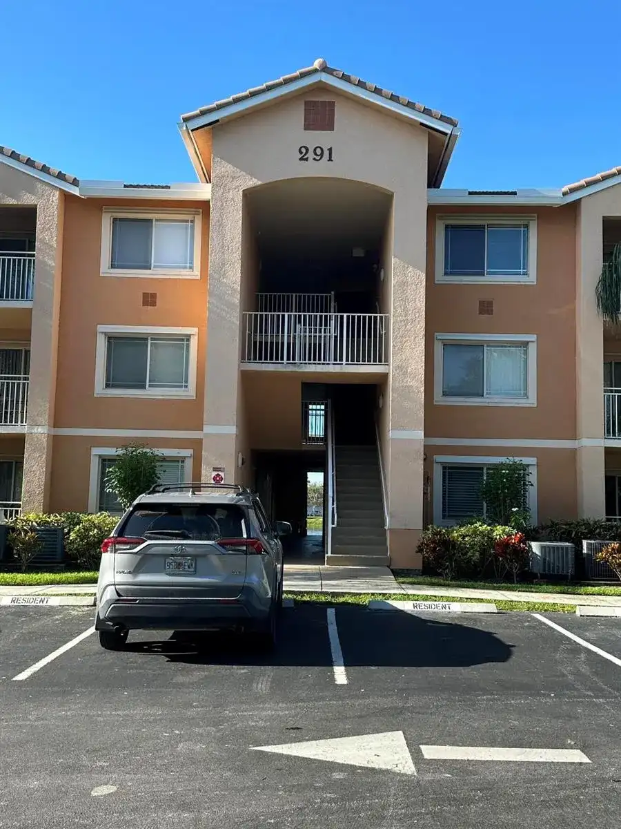 291 SW Palm Drive # 104, Port St. Lucie FL 34986