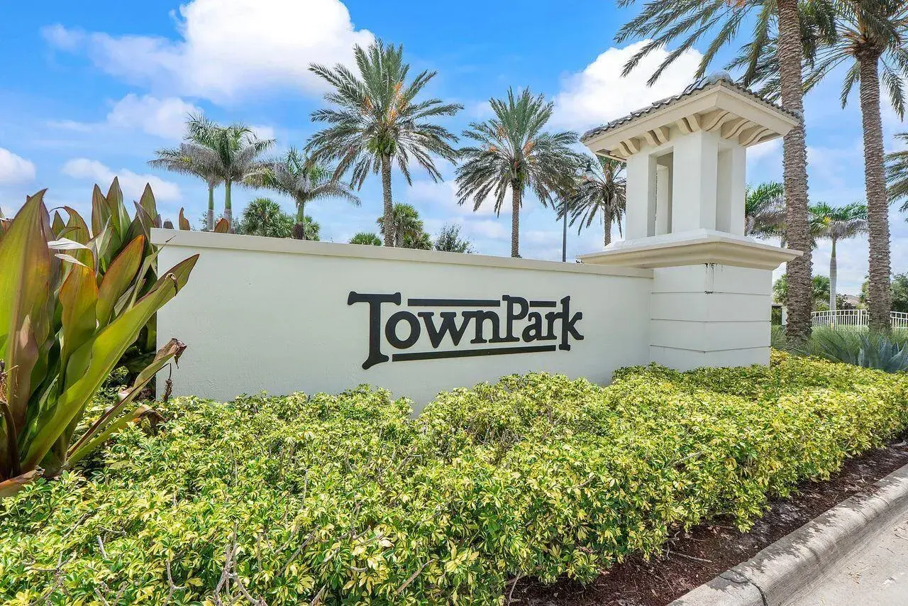 11151 SW Lake Park Drive, Port St. Lucie FL 34987