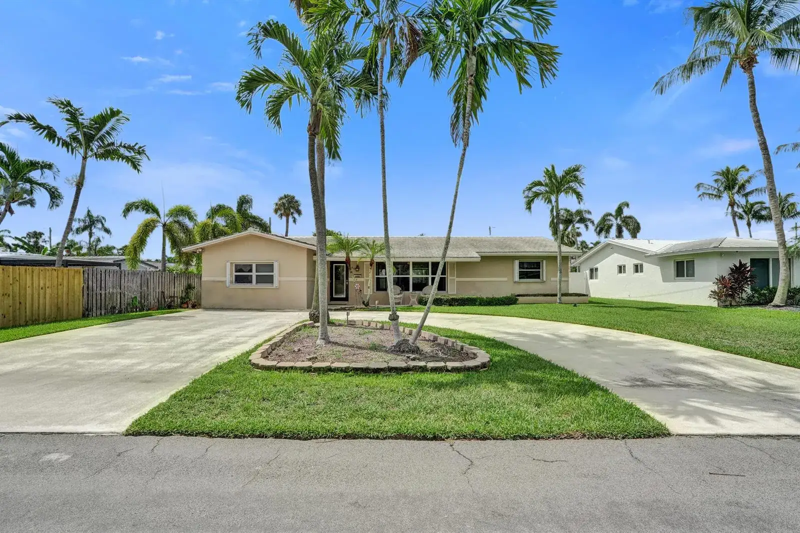 80 SE 10TH Street, Pompano Beach FL 33060