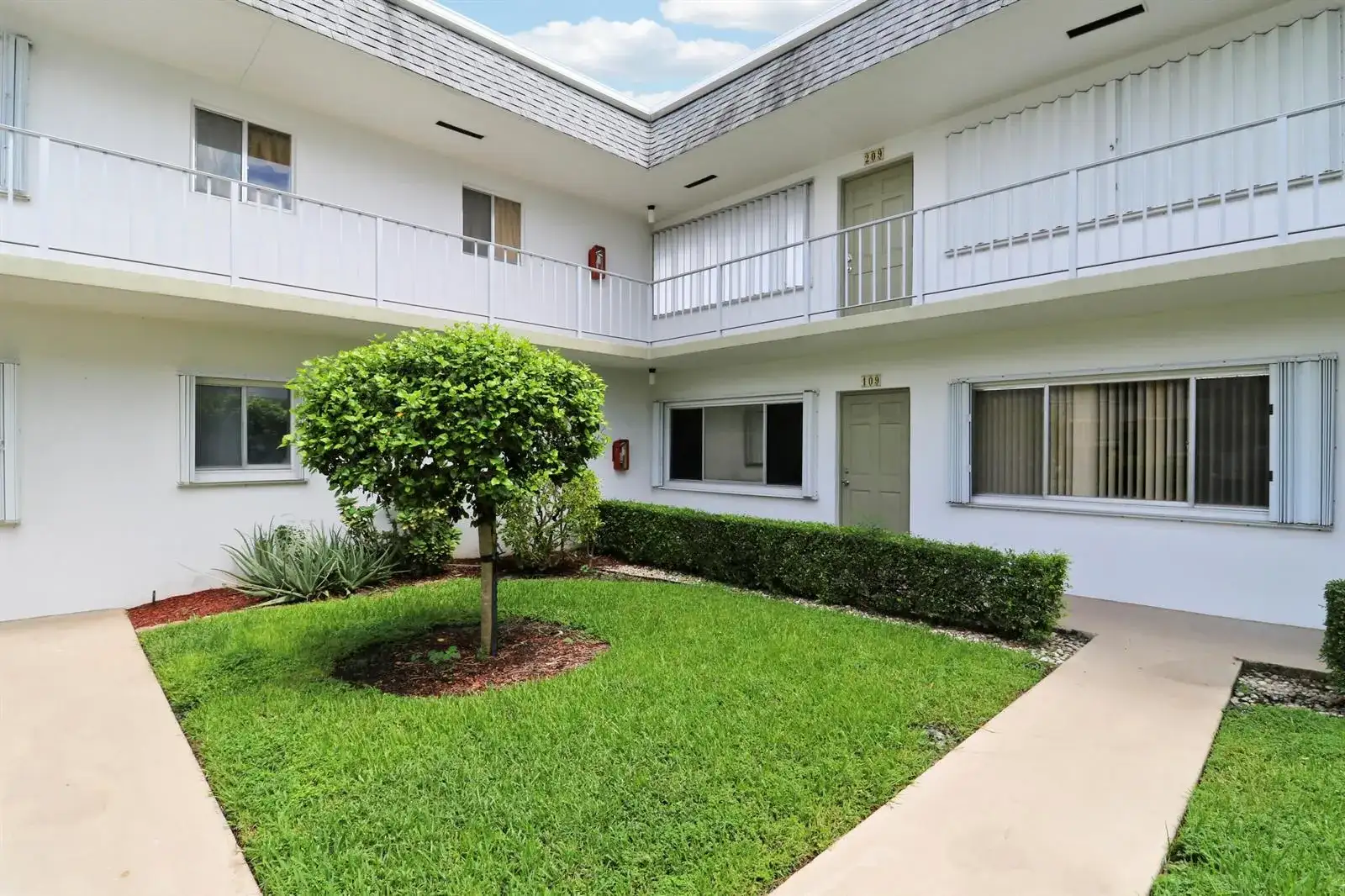 3040 LAKE OSBORNE Drive # 109, FL 33461 photo 3