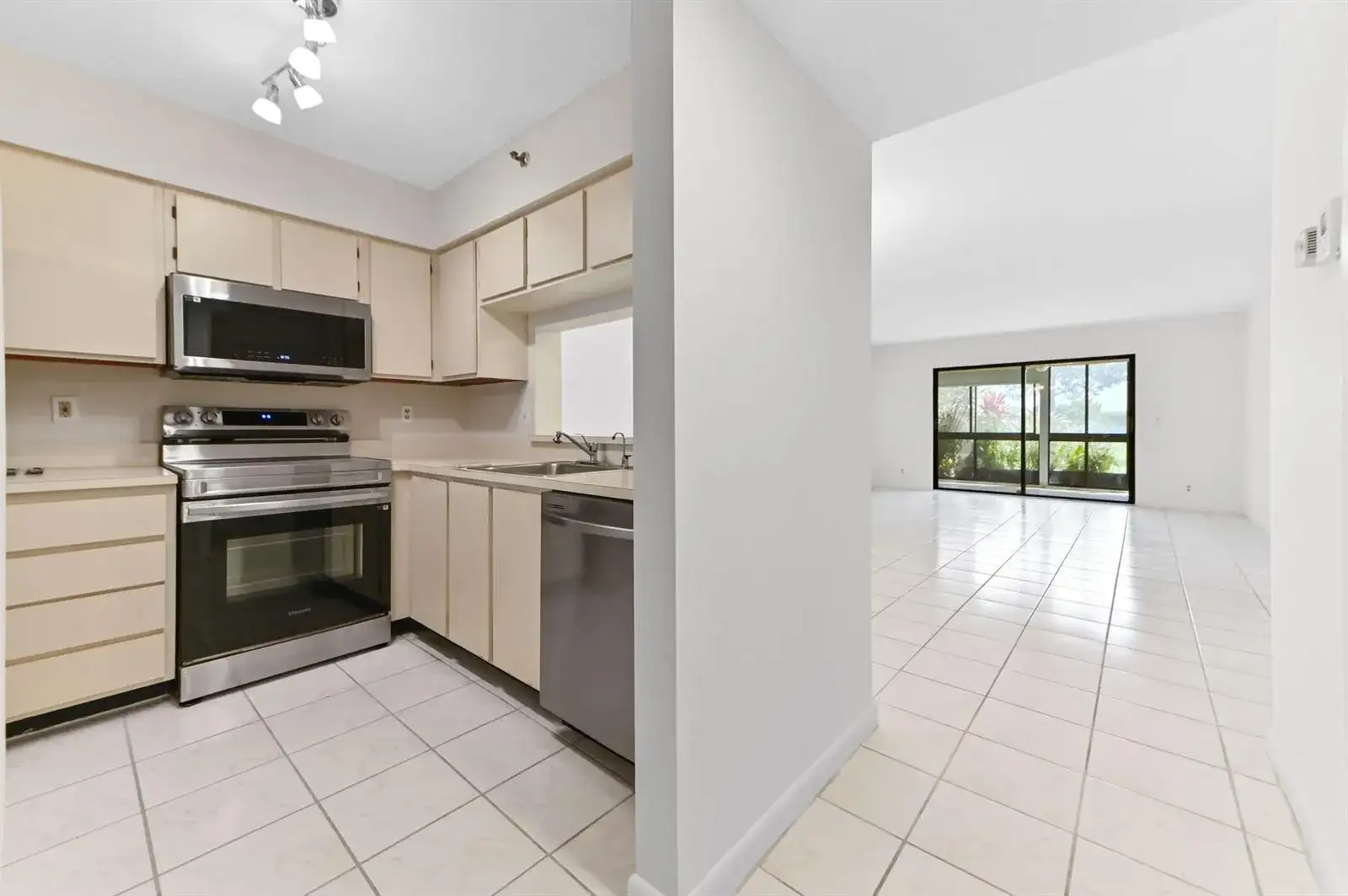 7260 Kinghurst Drive # 106, Delray Beach FL 33446 photo 5