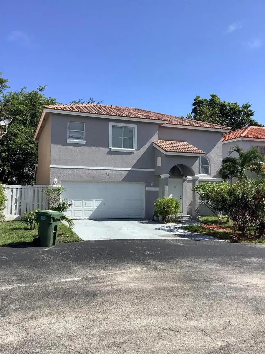 201 SW 98th Terrace, Pembroke Pines FL 33025 photo 4
